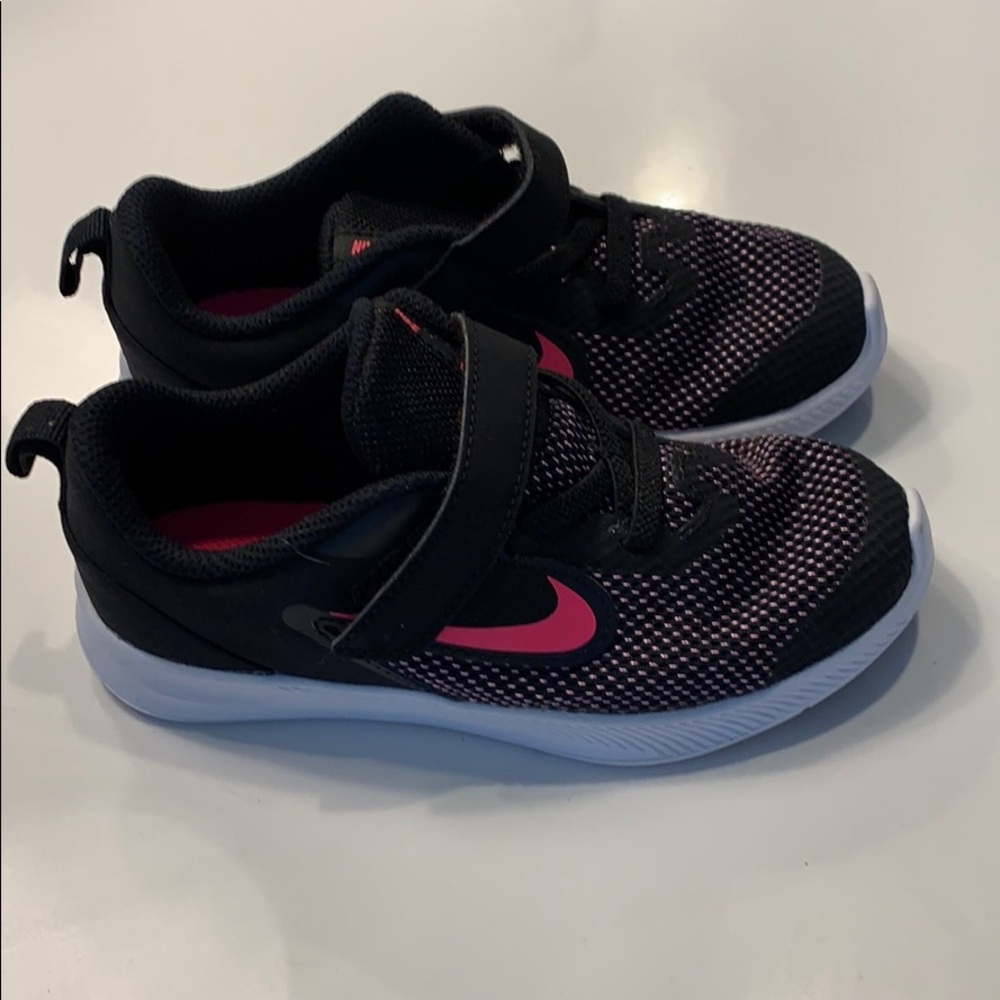 Nike girls trainer shoes never worn